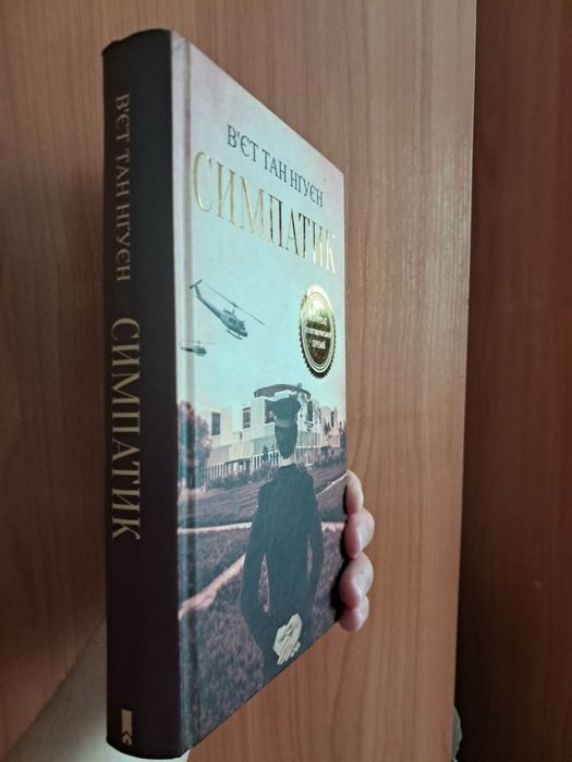 Книги на продаж.
