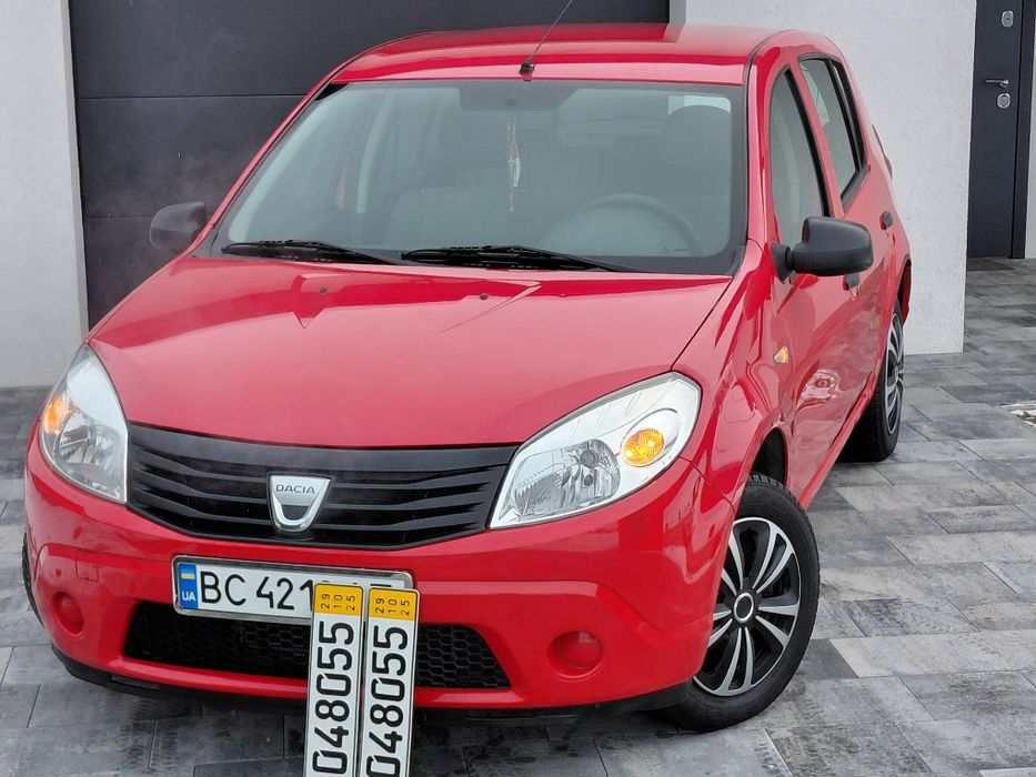 Продаєця Dacia Sandero 1.4 бензин 2009 рік