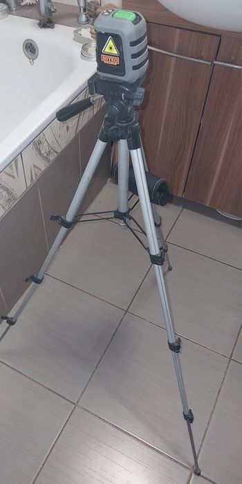 Laser krzyżowy, poziomica   Niteo + statyw