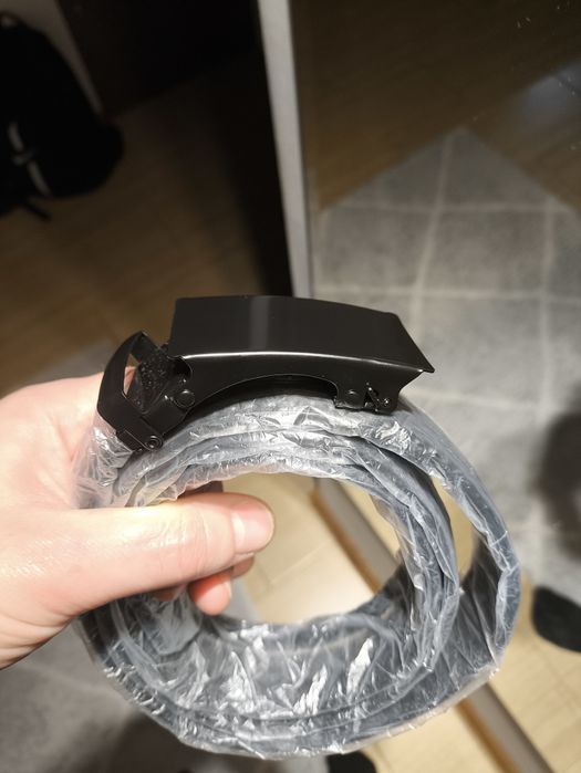 Nowy pasek męski z automatyczną klamrą