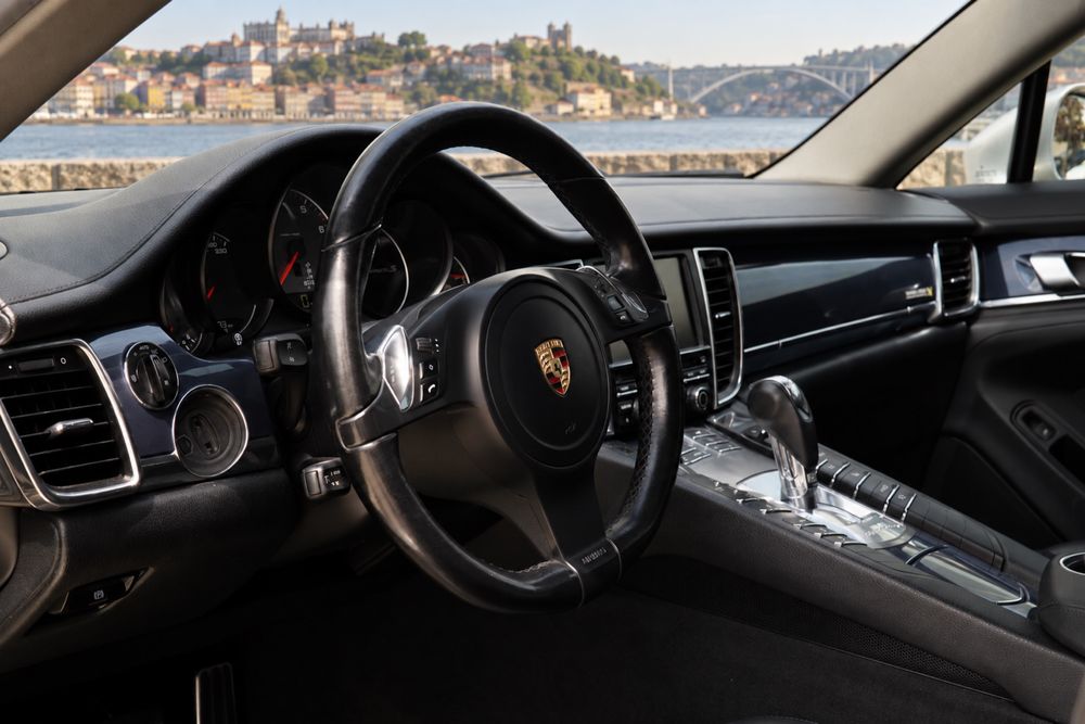 Porsche Panamera S  4.8 V8