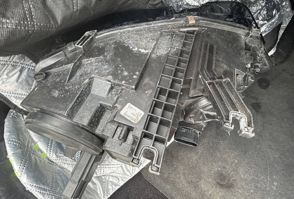 Reflektory Audi A4 b8 Lewa, Prawa bez żarówek Angieslkie (UK)