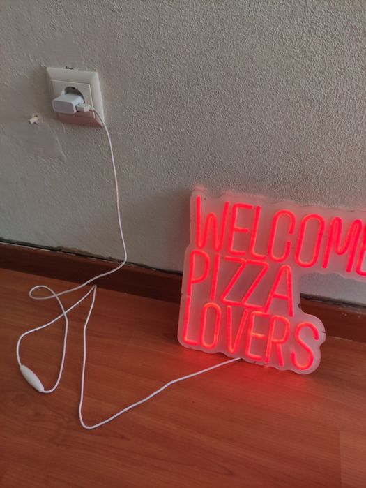 Letreiro LED Neon Welcome Pizza Lovers – Pizzaria / Restaurante – USB
