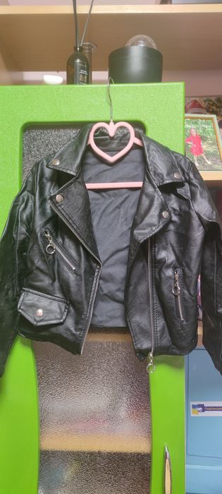 Шкіряна куртка на дівчинку