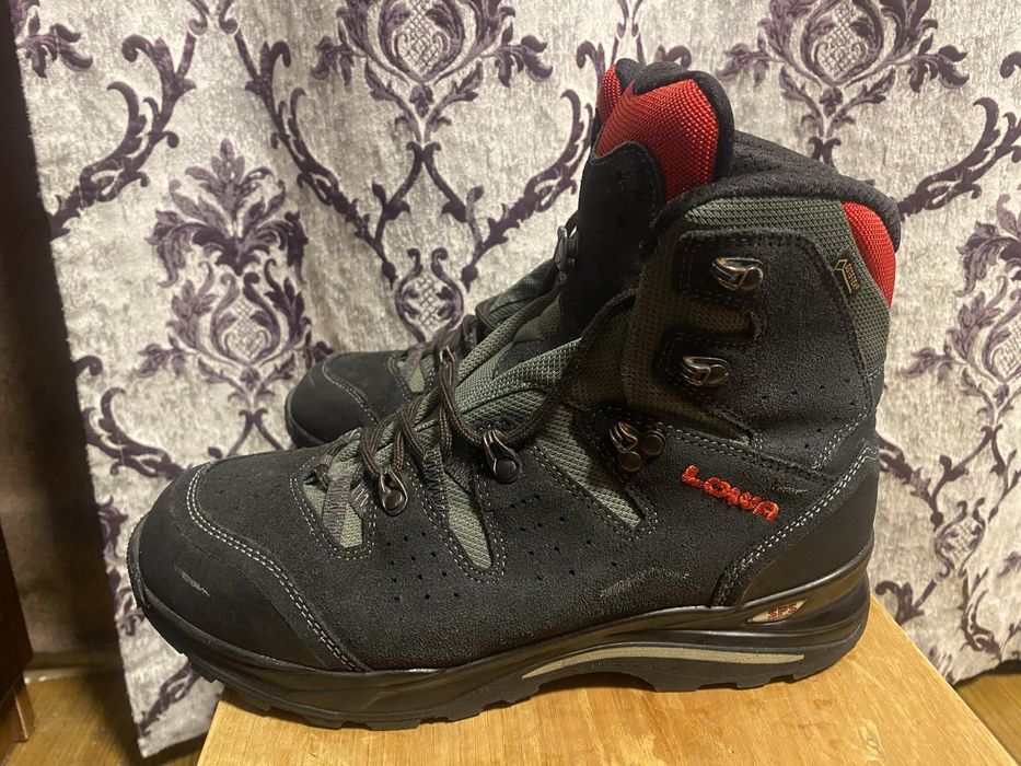 Трекінгові черевики Lowa Vallendar GTX у чорному кольорі 42 р.
