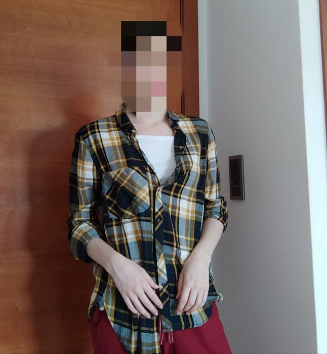 Camisa amarela mostarda e preta