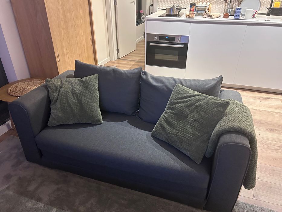 Sofá-cama cinza azulado