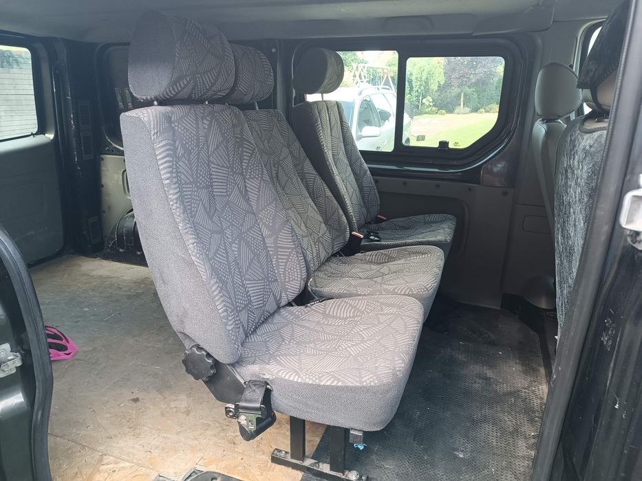 Renault Trafic 1.9 2004r Long klima 5 osobowy
