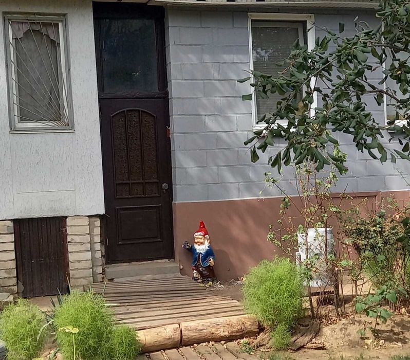 По суточно сдается квартира,Корабельный  район,отдельный вход.