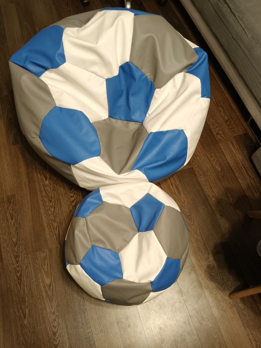 Pufa sako i podnóżek piłka