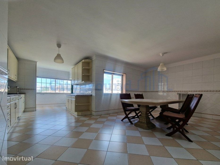 Excelente apartamento T3 com 2 suites, varandas e lugar de parqueam...