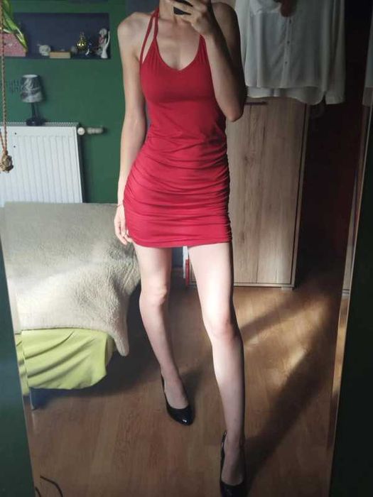 Krótka sukienka odkryte plecy imprezowa marszczona sexy bodycon