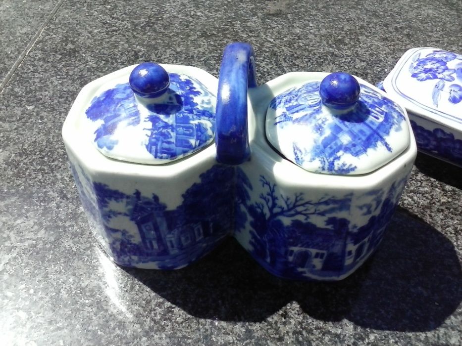 Louça antiga decorativa