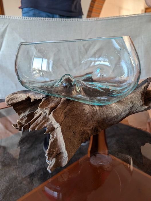 Terrário de Vidro em Madeira Fundida