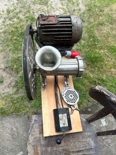 Maszynka do mielenia duża z silnikiem