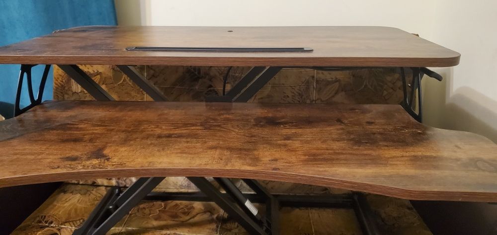 Podstawka pod laptopa i monitory – ergonomiczne rozwiązanie do pracy