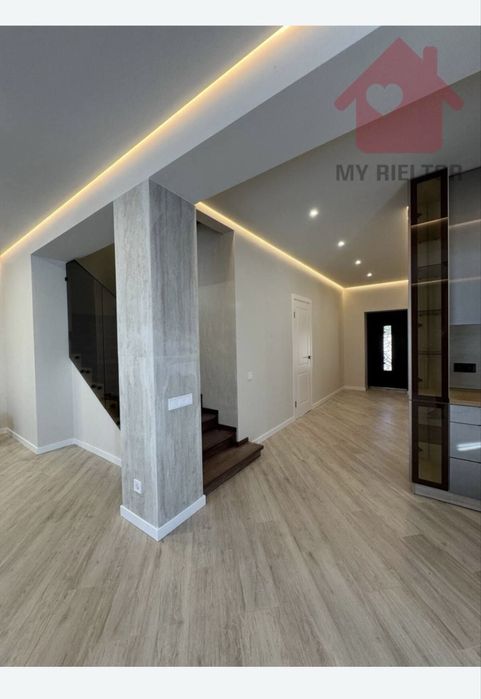 Продаж дуплекса з гаражем