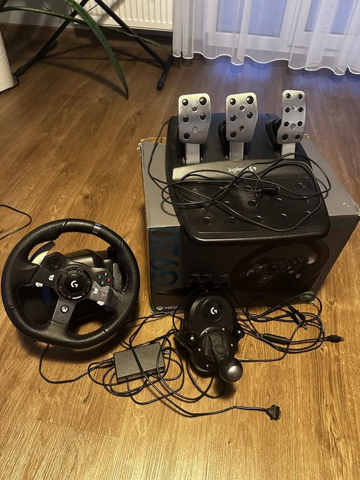 Logitech g29 - kierownica + pedaly + skrzynia biegów.