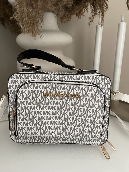 Mala torbka na ramie