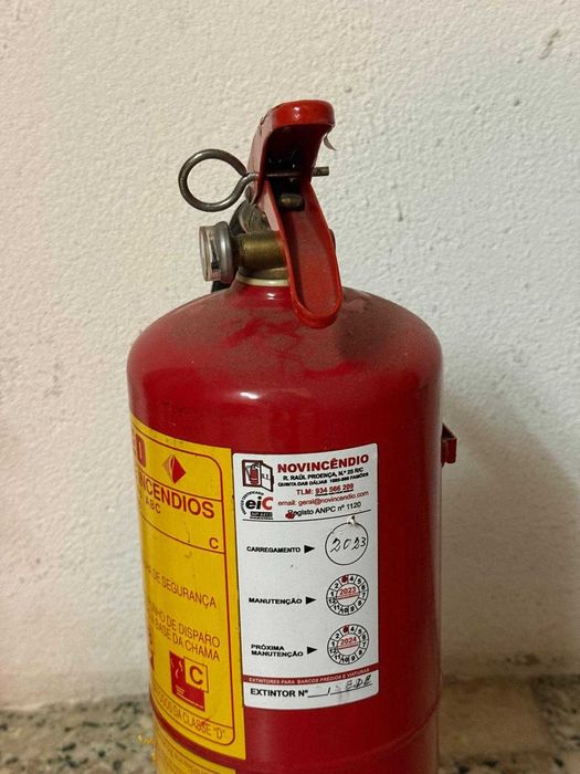 3 Extintores de Incêndio (2x 6kg ORFEO + 1 pequeno)