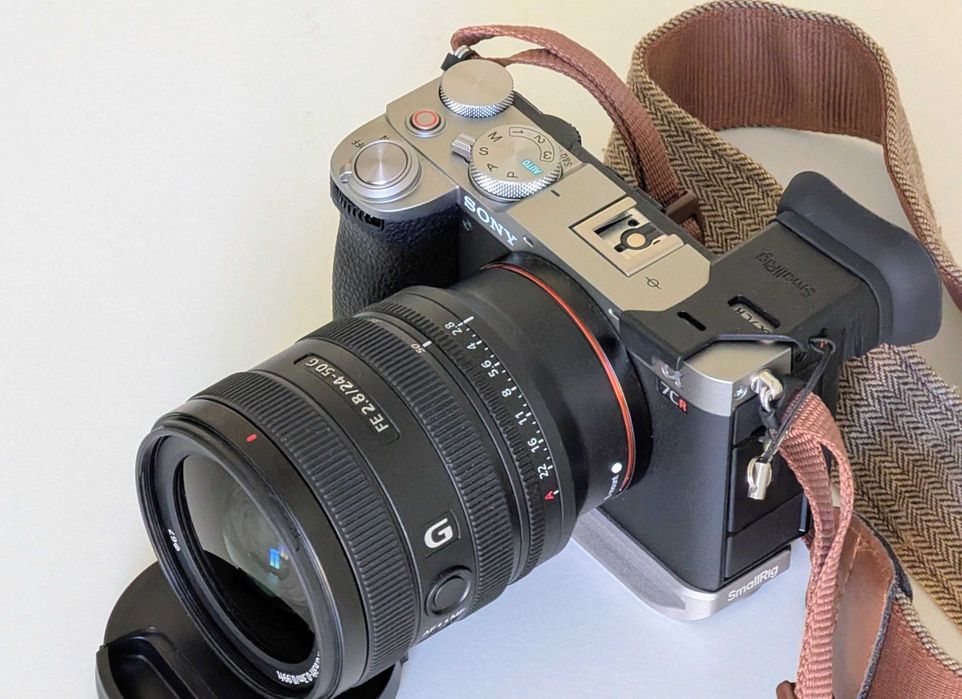 Sony a7cR + Duas Objetivas e Acessórios