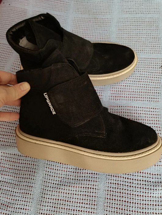 Ciepłe buty zimowe, naturalne.