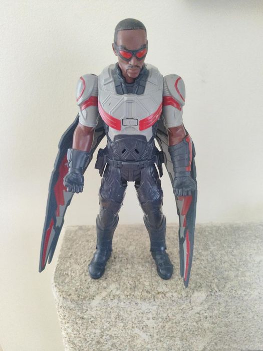 Figura Falcon Marvel Hasbro Captain America Civil War 30 cm Eletrónica B6178