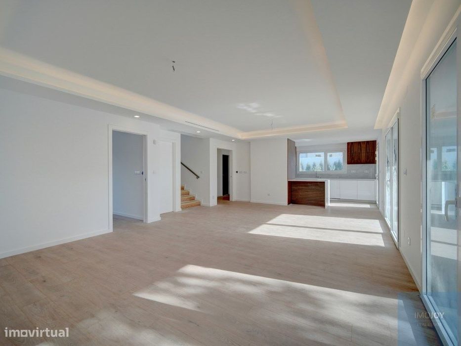 Moradia T4 com Jardim e Piscina