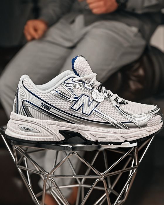 New Balance 740