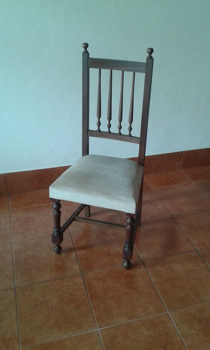 Duas cadeiras de mogno estofadas