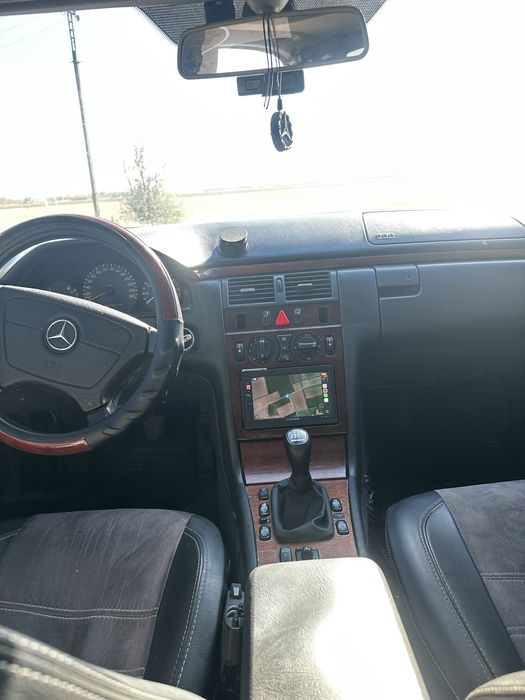 Mercedes-Benz w210