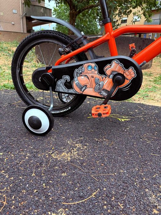 Bicicleta infantil B’TWIN 16” com rodinhas de apoio removíveis | Ótima oportunidade