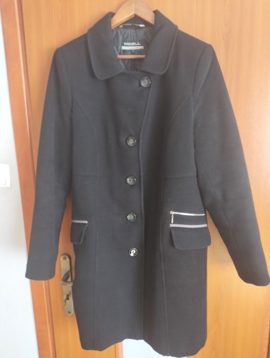 Sprzedam płaszcz czarny.