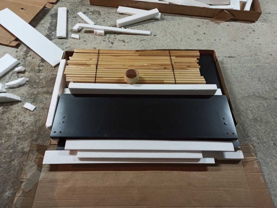 Cama de solteiro e mesa de cabeceira MALM, IKEA