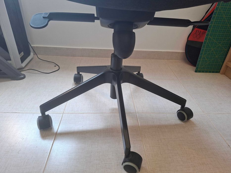 Cadeira escritório IKEA Markus, tamanho médio, em tecido