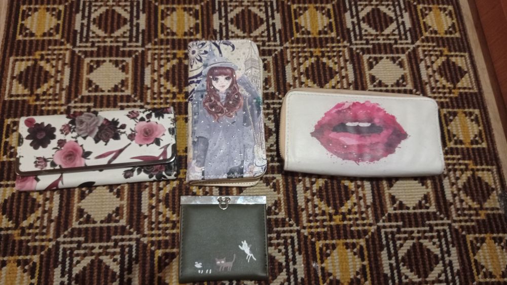 Кошелек -100 грн,договорная.