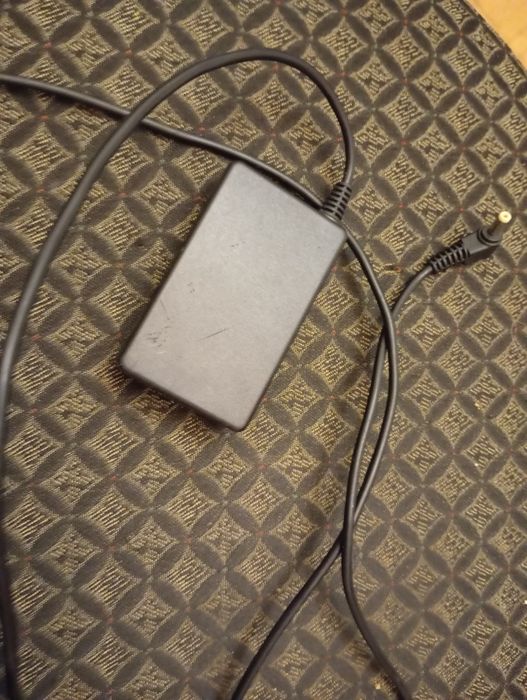 Zasilacz Sony PDEL 100 działa
