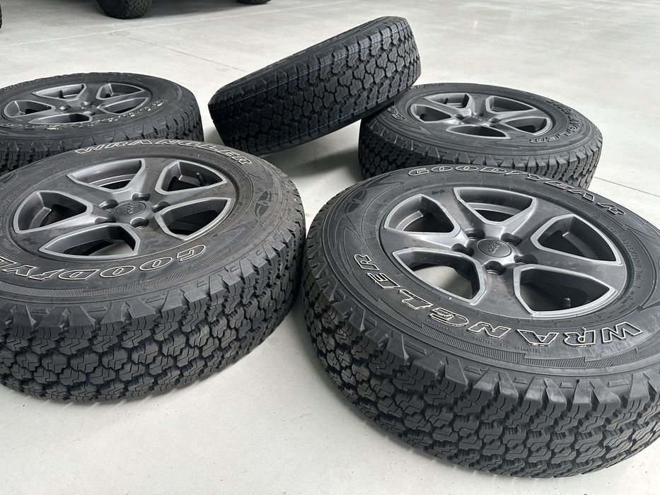Jantes originais Jeep + Pneus