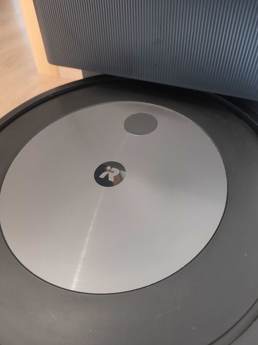 Irobot J7+ com 10 sacos de aspiração