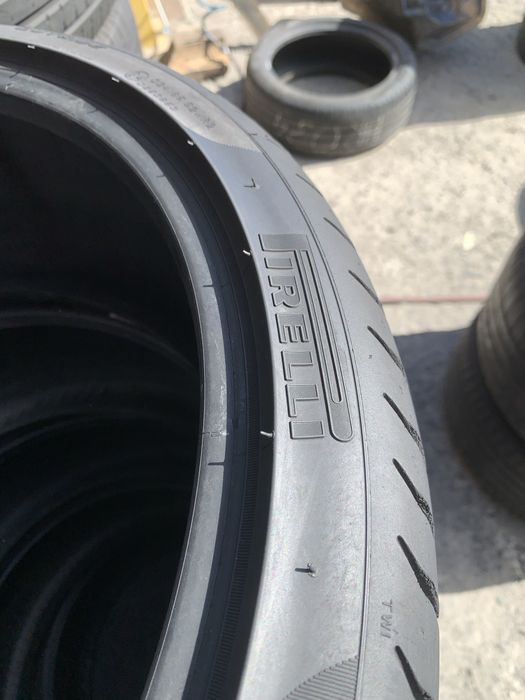 225/35R19 Pirelli