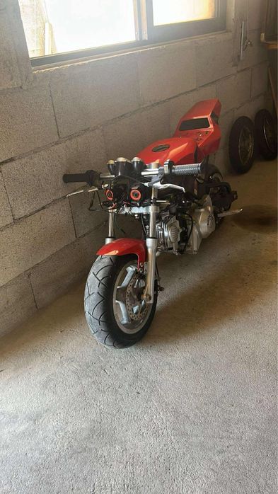 Vendo moto pequena 110cc ler descriçao