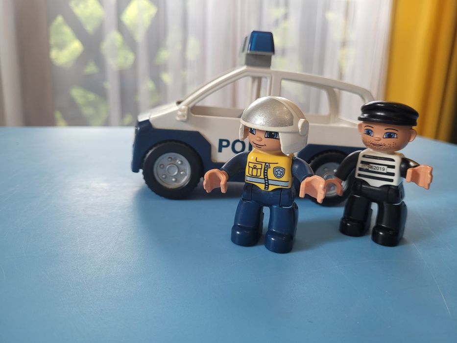 Autko policyjne lego duplo