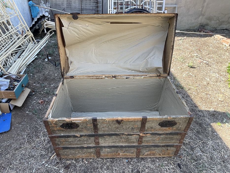 Vende-se arca antiga