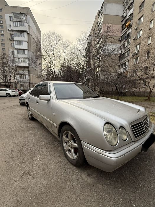 Mercedes-Benz E-Class 2010