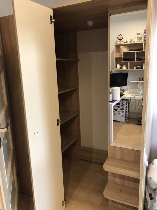 Duża szafa z lustrem