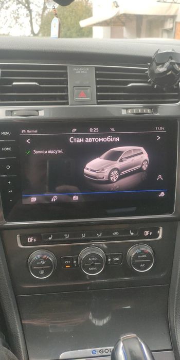 Volkswagen e-Golf 2017 — електромобіль у чудовому стані