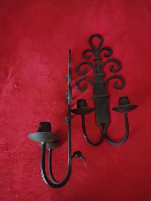 Candeeiros (apliques) de parede em ferro forjado (1 par ).