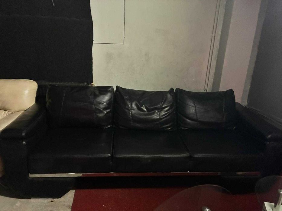 Sofa skórzana- duża- możliwość spania, sprzedam- czarna skóra