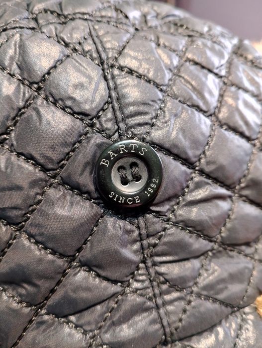 Czarna Czapka Zimowa Uszatka Pilotka Ze Sztucznym Futrem Barts