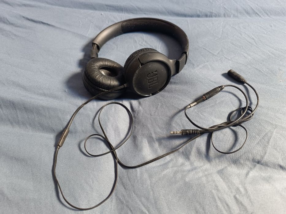Auriculares com fio JBL